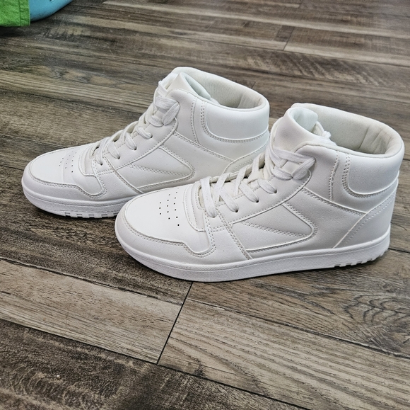 Shoes - Picture 4 of 4